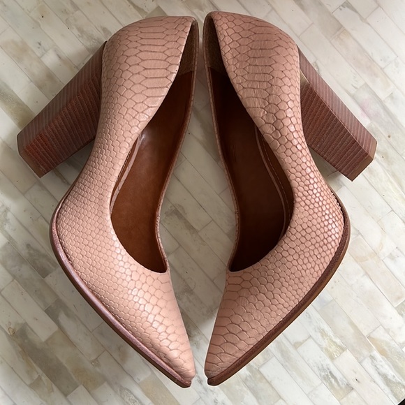 Carrano- Madelyn Snake Rose Pump with Natural Stack heel - Picture 3 of 7